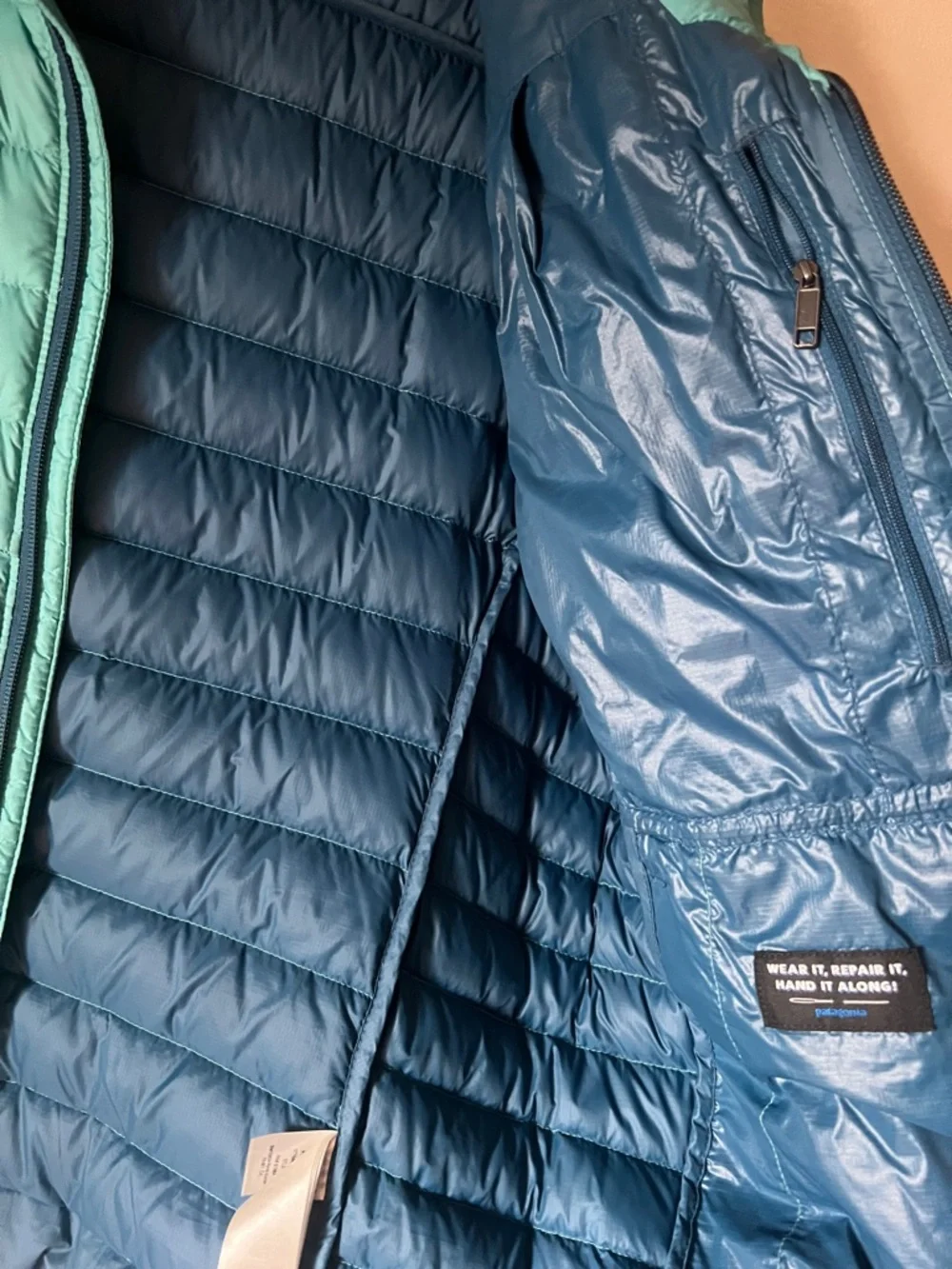 Patagonia Men’s Teal Puffy Down Jacket - Picture 6 of 7